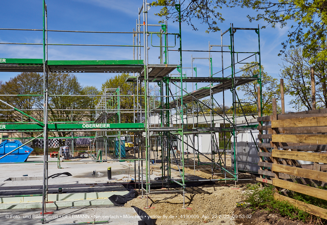 22.04.2023 - Luft- und Ebenenfotos vom Haus für Kinder in der Quiddestraße in Neuperlach